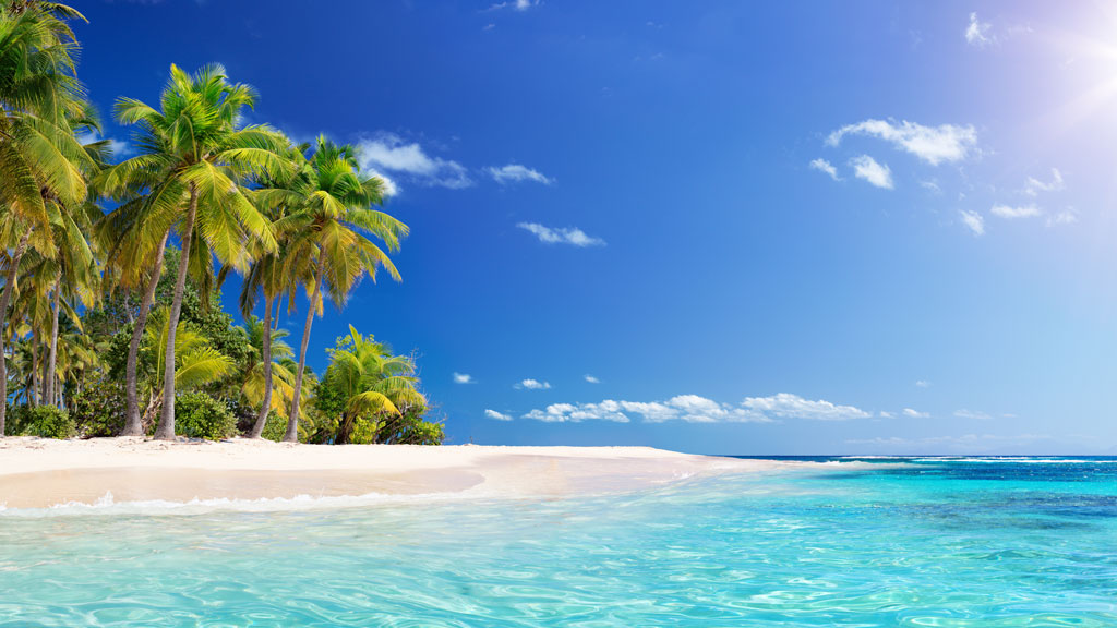 Quiet sandy beach with wooden beach huts on Île de Ré